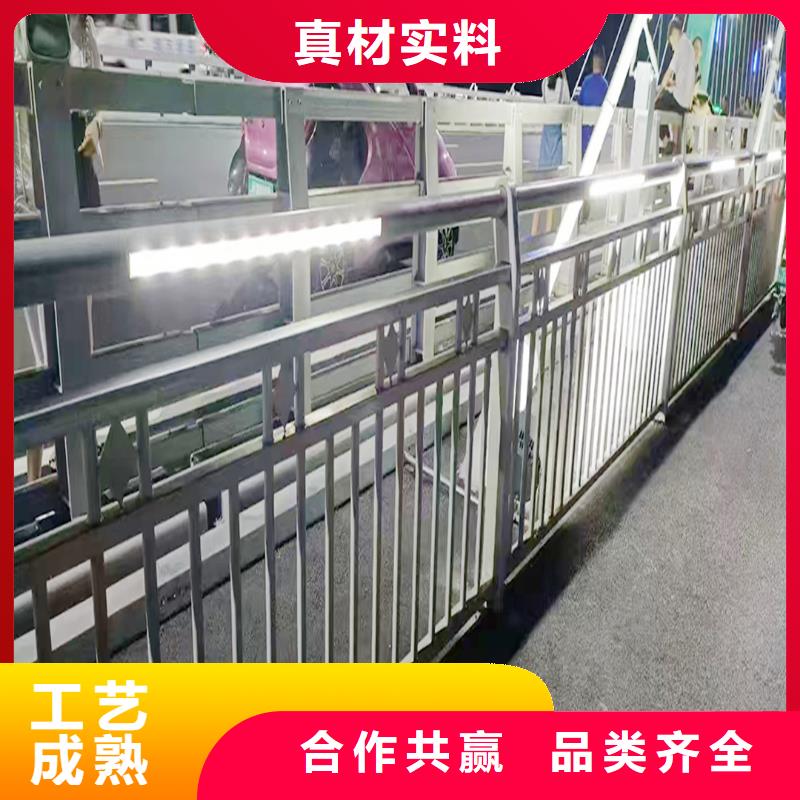 Q355B橋梁景觀護欄生產廠家優良材質橋梁防撞欄桿一致好評產品