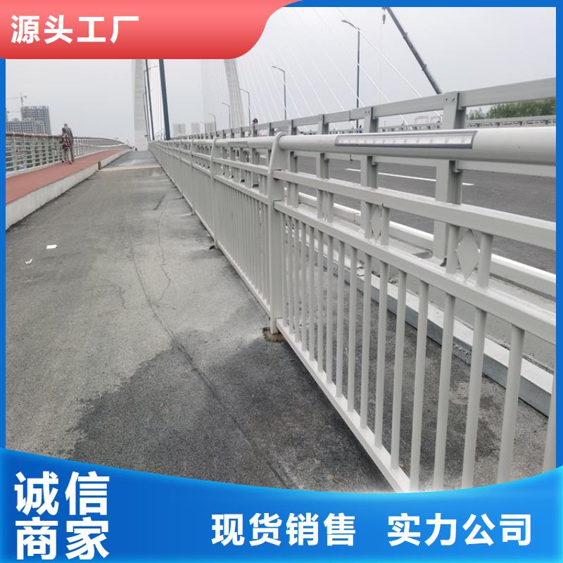 灯光护栏_道路隔离栏实拍品质保障诚信经营质量保证