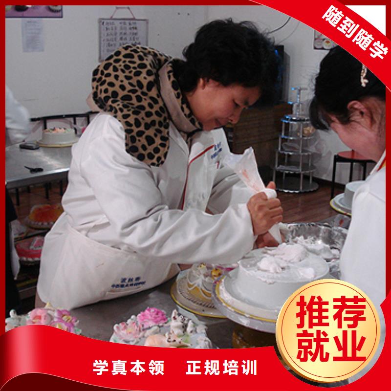 中西糕點虎振挖掘機學校學真本領校企共建