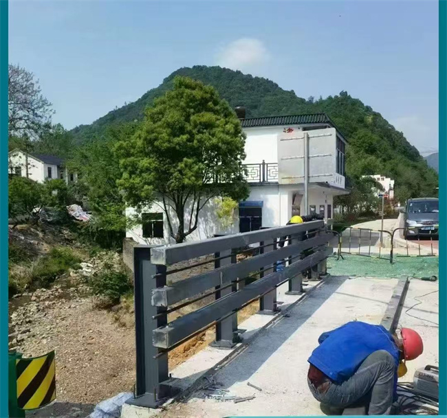 不銹鋼復合管護欄廠家直銷支持定制