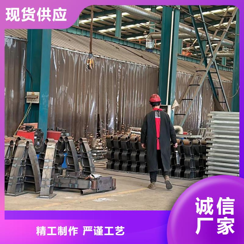 發貨及時的防撞鋼護欄廠家廠家工藝先進