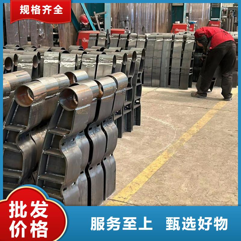 【不銹鋼復(fù)合管城市景觀防護(hù)欄專心專注專業(yè)】用心制造
