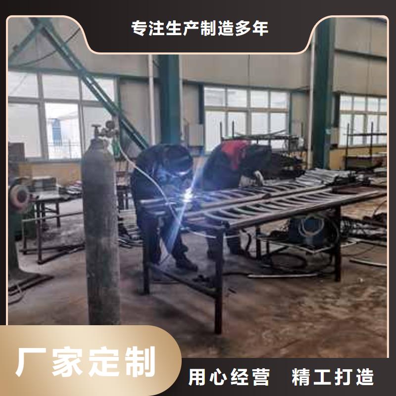 河道護(hù)欄燈光防撞護(hù)欄種類齊全當(dāng)?shù)貜S家