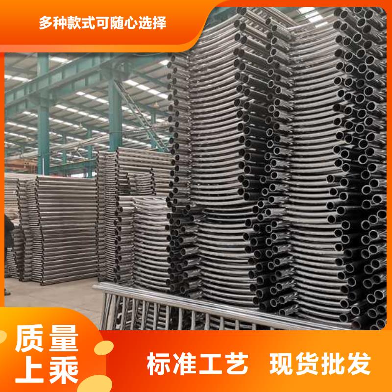 不銹鋼碳素鋼復合管護欄國道抗沖擊圍欄細節(jié)決定成敗品質(zhì)保障售后無憂