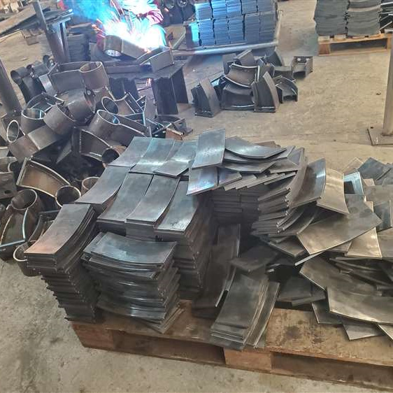 護欄國道抗沖擊圍欄專注細節使用放心出廠嚴格質檢