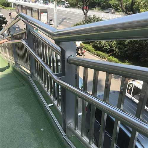 不銹鋼河道護欄線條優(yōu)美