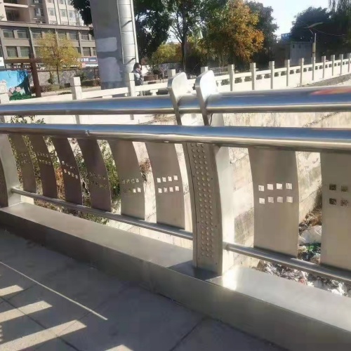 護欄河邊護欄欄桿廠家工藝先進