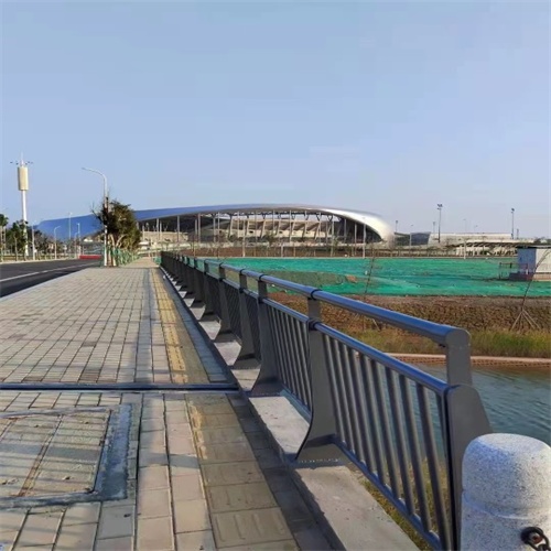 道路隔離護(hù)欄廠家廠家_精益求精
