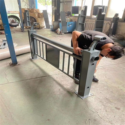 橋梁鐵藝護(hù)欄廠家電話