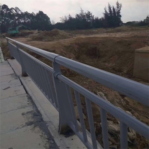 不銹鋼復(fù)合管機(jī)非隔離護(hù)欄來圖加工嚴(yán)格把控質(zhì)量