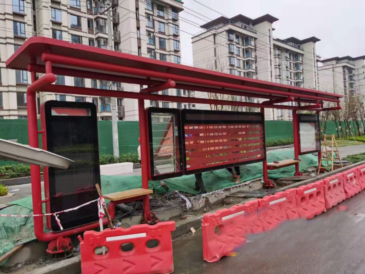 城鎮(zhèn)公交候車亭實力老廠來圖定制量大從優(yōu)