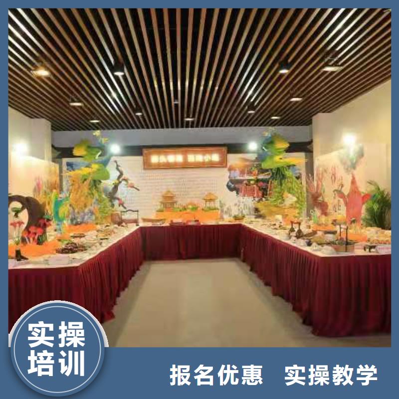 【廚師技校】虎振挖掘機(jī)學(xué)校實(shí)操教學(xué)隨到隨學(xué)
