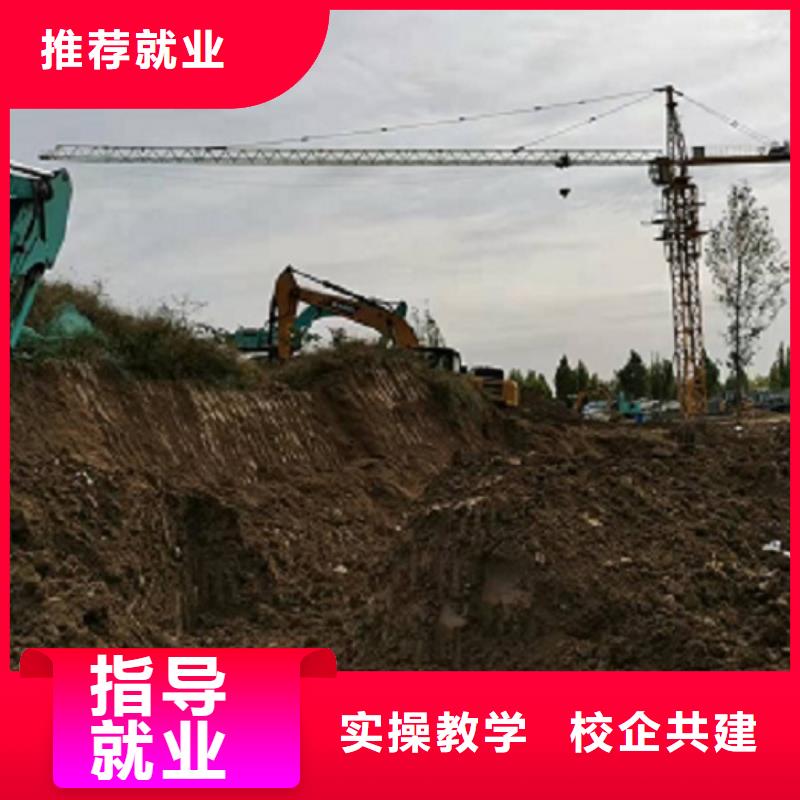 挖掘機(jī)學(xué)校學(xué)廚師多少錢一年專業(yè)齊全保證學(xué)會