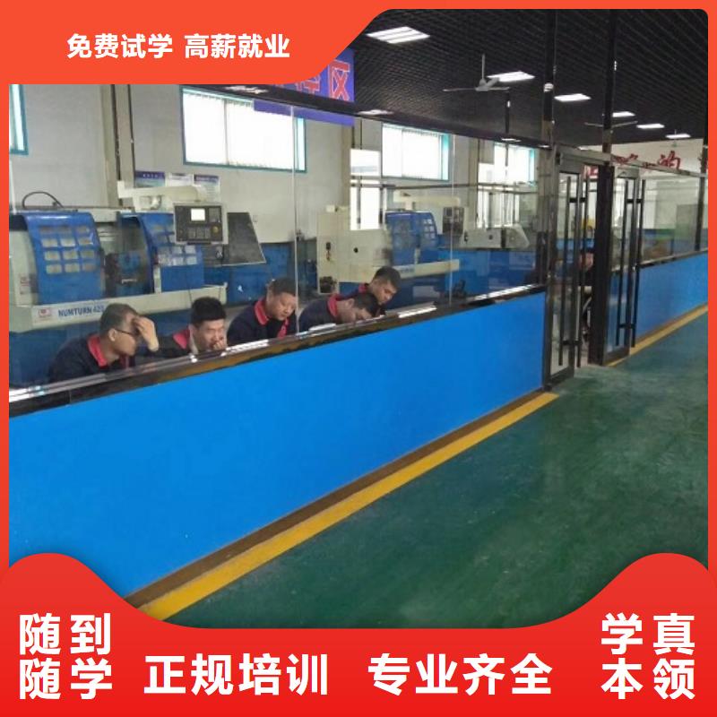 【數控學校哪個學校能學開挖掘機鏟車叉車高薪就業】就業不擔心