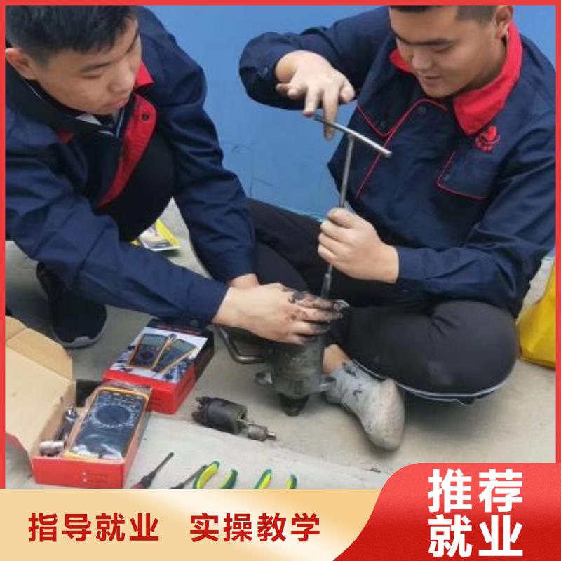 【汽修培訓學校挖掘機培訓學真本領】實操教學
