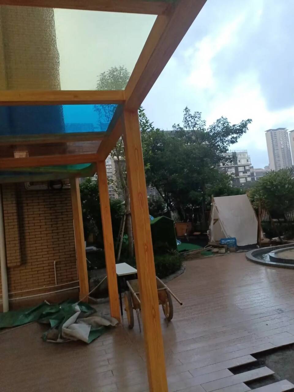 不銹鋼仿木紋漆，長廊花架木紋漆，水性木紋漆施工價格