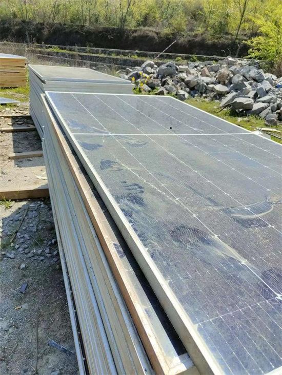 回收太陽能光伏板高價裝車結算