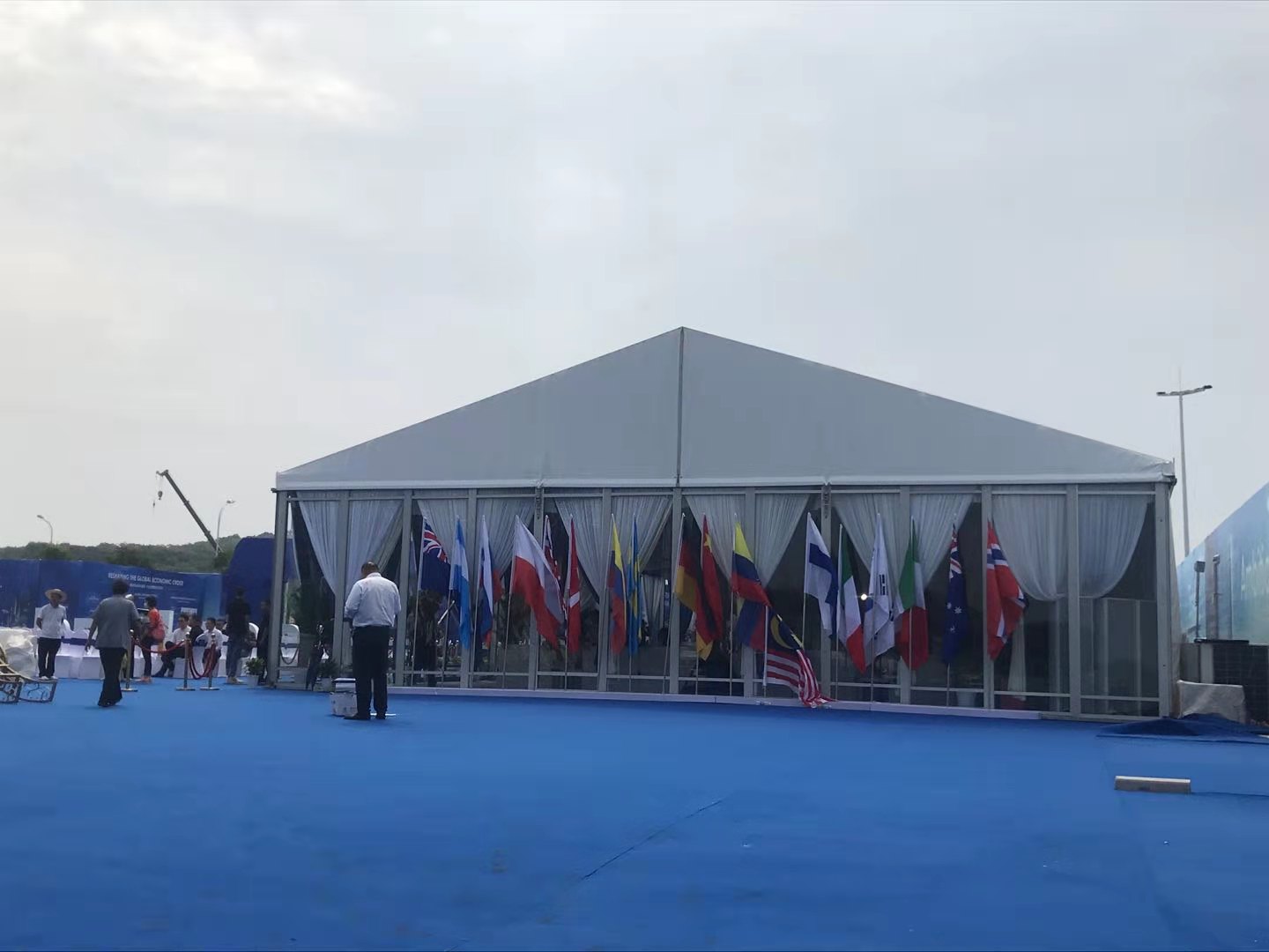 汉阳国际博览中心玻璃蓬房安装